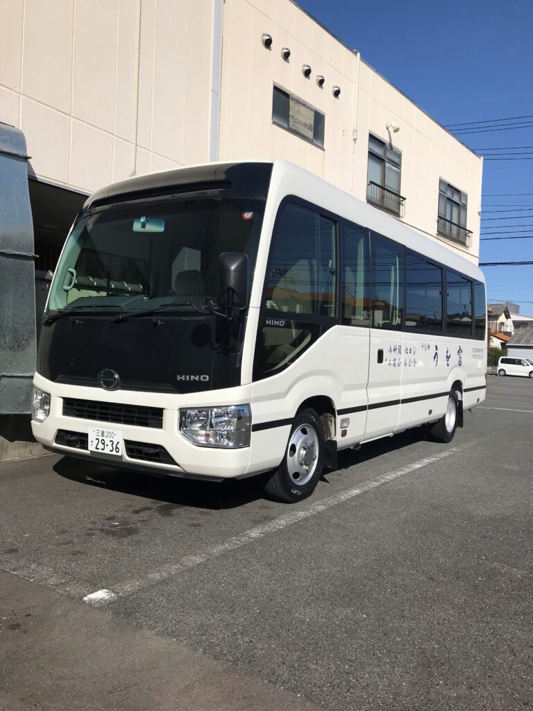 28名乗りの送迎バス