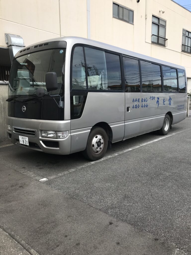 28名乗りの送迎バス