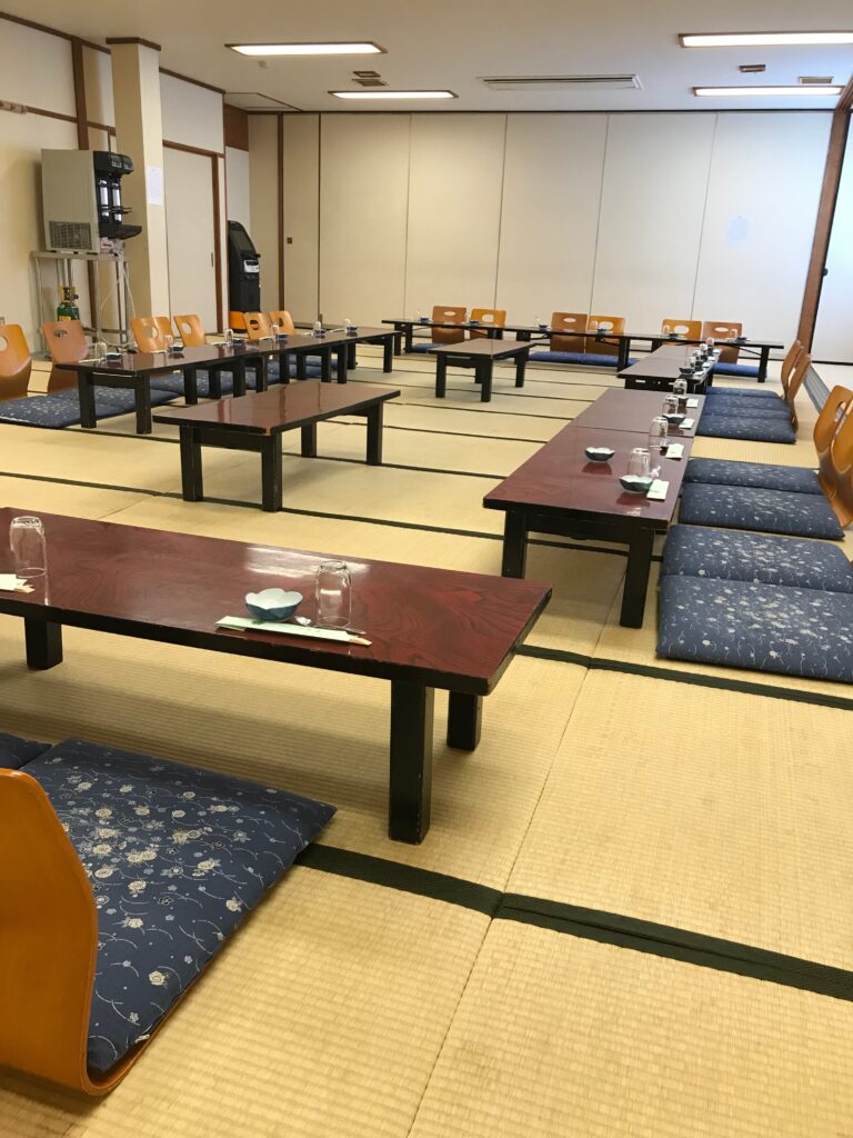 部屋 30~40人